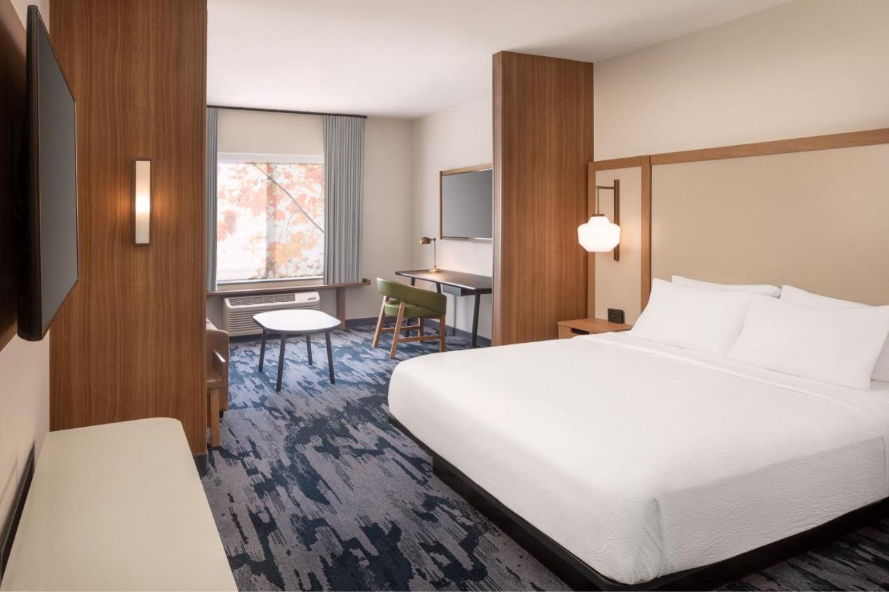Fairfield & By Marriott North/shaw Avenue Hotel 3*