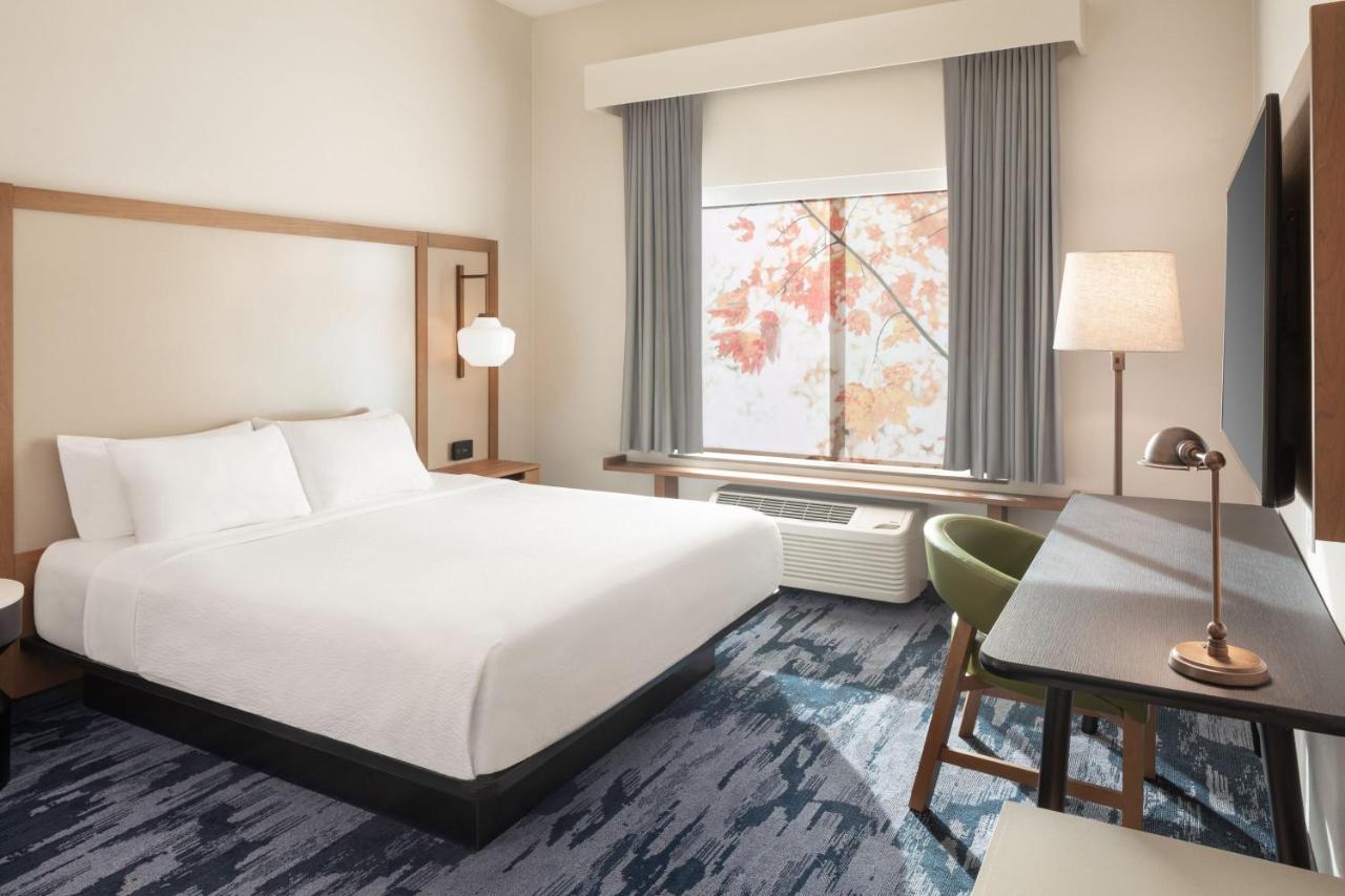 Fairfield & By Marriott North/shaw Avenue