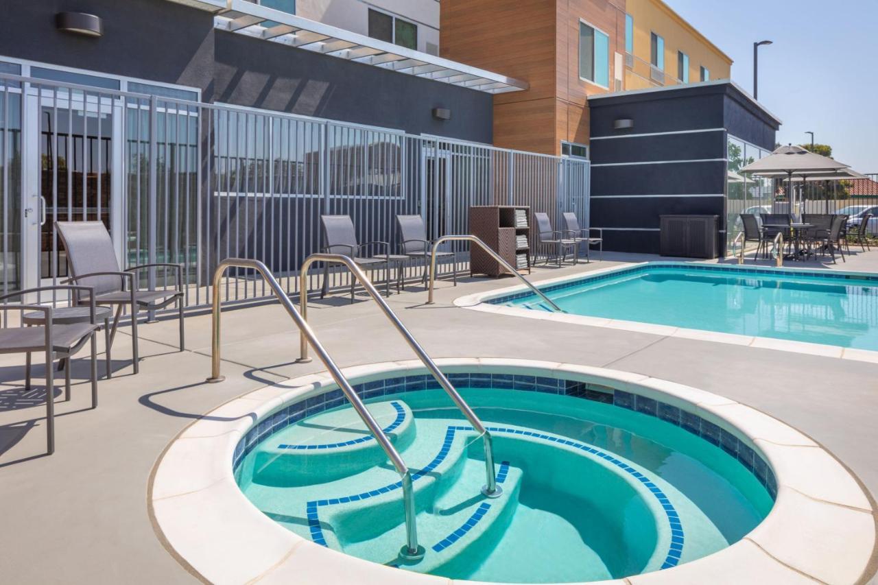 Fairfield & By Marriott North/shaw Avenue Hotel 3*